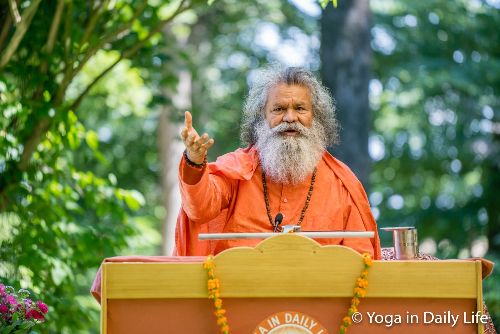 विश्‍वगुरु स्‍वामी महेश्‍वरानन्‍दपुरी